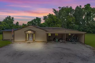 208 Barnes, Dayton, TX 77535 - Photo 6