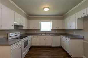 5810 Meadowview Rd, Beaumont, TX 77708 - Photo 6