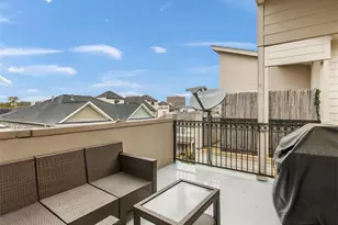 1325 W 24th St, Houston, TX 77008 - Photo 12