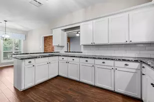 7 Elwood Hills Ct, The Woodlands, TX 77381 - Photo 10