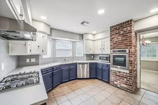 1655 Imperial Crown Dr, Houston, TX 77043 - Photo 12