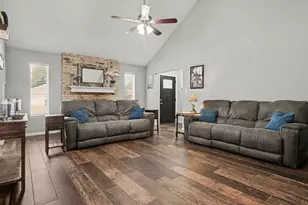 705 Meadowlark Ln, Baytown, TX 77521 - Photo 4