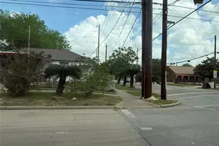 703 76th St, Houston, TX 77012 - Photo 2