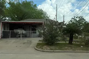 703 76th St, Houston, TX 77012 - Photo 4