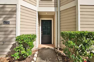 1728 Bevis St, Houston, TX 77008 - Photo 2
