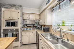 3008 N Pruett St, Baytown, TX 77521 - Photo 18