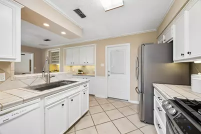 605 Heather Lane, Friendswood, TX 77546 - Photo 12