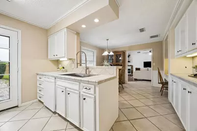 605 Heather Lane, Friendswood, TX 77546 - Photo 10