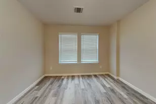 227 Murrieta Ln, Rosharon, TX 77583 - Photo 10