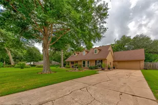 5109 Oak Ct, Dickinson, TX 77539 - Photo 2