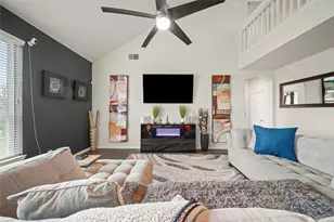 1822 Luminous Waters Ln, Rosharon, TX 77583 - Photo 2