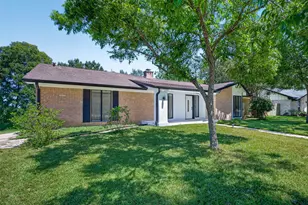 104 Burgundy Ln, League City, TX 77573 - Photo 4