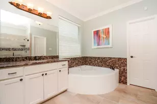 19 Oakmere Pl, Sugar Land, TX 77479 - Photo 16
