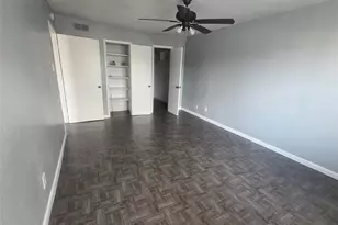 9898 Club Creek Dr, Houston, TX 77036 - Photo 6