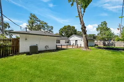 1102 N Felton Street, Baytown, TX 77520 - Photo 40