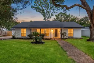 1102 N Felton St, Baytown, TX 77520 - Photo 2
