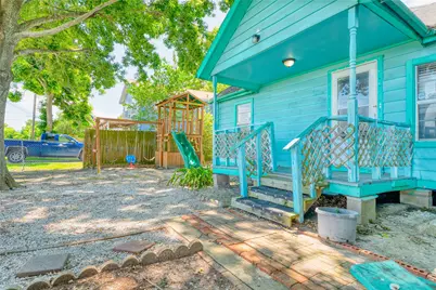 323 Avenue J, Baytown, TX 77520 - Photo 4