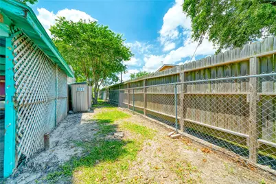 323 Avenue J, Baytown, TX 77520 - Photo 24