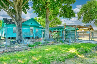 323 Avenue J, Baytown, TX 77520 - Photo 2
