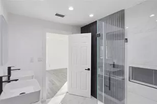 4516 Werner St, Houston, TX 77022 - Photo 16