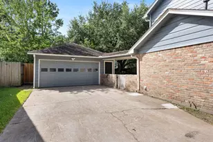 12019 Sugar Springs Dr, Houston, TX 77077 - Photo 26
