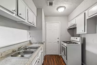 5023 Shorehaven Circle, Houston, TX 77048 - Photo 4