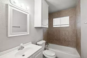 5023 Shorehaven Cir, Houston, TX 77048 - Photo 8