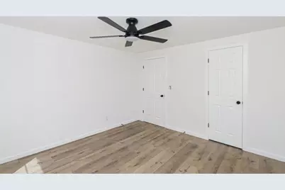 211 W South Street, Alvin, TX 77511 - Photo 10