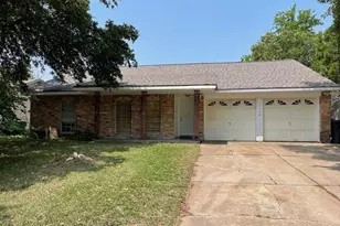7106 Pella Dr, Houston, TX 77036 - Photo 2