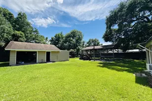 4012 Hillcrest St, Liberty, TX 77575 - Photo 12