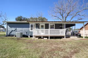 407 N Amthor St, Bellville, TX 77418 - Photo 16