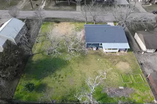 407 N Amthor St, Bellville, TX 77418 - Photo 22