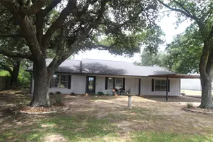 1319 N Tammye Ln W, Madisonville, TX 77864 - Photo 2