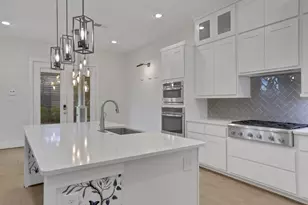 8558 Ridgepoint Dr, Houston, TX 77055 - Photo 16