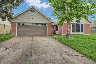 3 Chuckwagon Court, Angleton, TX 77515 - Photo 2