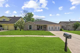 12211 Pine Knoll Dr, Houston, TX 77099 - Photo 2