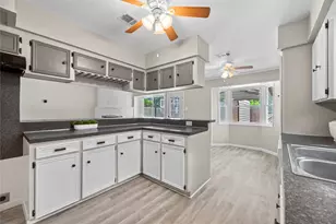 12211 Pine Knoll Dr, Houston, TX 77099 - Photo 16