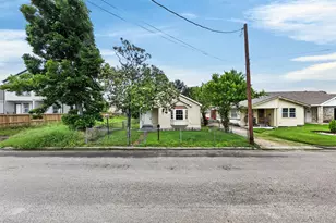 1315 E 33rd St, Houston, TX 77022 - Photo 2
