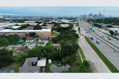 2015 Des Jardines Street, Houston, TX 77023 - Photo 36