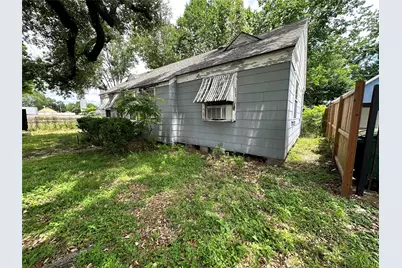 2015 Des Jardines Street, Houston, TX 77023 - Photo 8