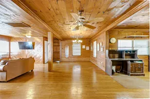 1712 Hwy 87, Crystal Beach, TX 77650 - Photo 10