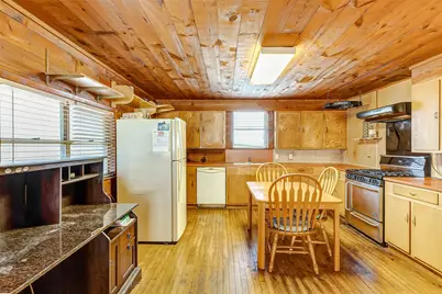 1712 Hwy 87, Crystal Beach, TX 77650 - Photo 6