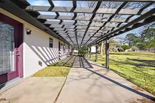 101 W Larkspur Dr, Hillcrest Village, TX 77511 - Photo 16