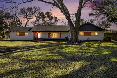 101 W Larkspur Drive, Hillcrest Village, TX 77511 - Photo 2