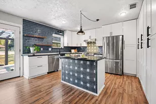 101 W Larkspur Dr, Hillcrest Village, TX 77511 - Photo 4