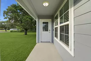609 Washington Ave, Anahuac, TX 77514 - Photo 6