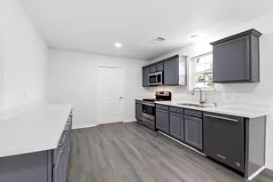 609 Washington Ave, Anahuac, TX 77514 - Photo 16