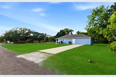 609 Washington Avenue, Anahuac, TX 77514 - Photo 2