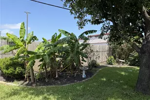 2402 Cypress St, Galveston, TX 77551 - Photo 28