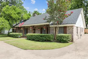 907 E Houston Ave, Crockett, TX 75835 - Photo 2